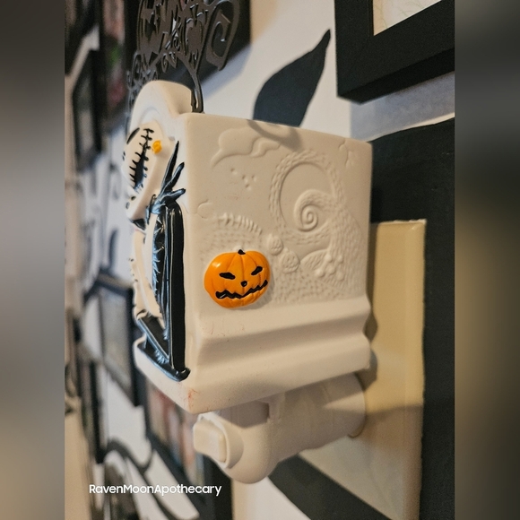 Disney's Nightmare Before Christmas  Scentsy Plug In - Picture 4 of 9